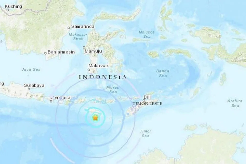 Gempa dengan magnitud awal 6.2 itu berlaku 250 kilometer di barat daya Ende di Flores. 