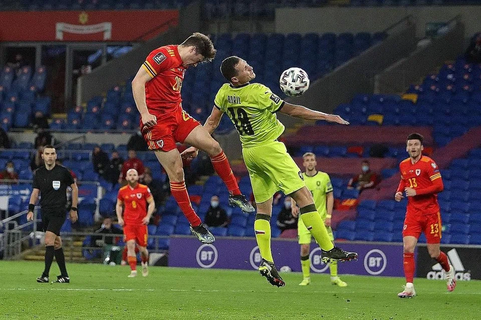 GOL TUNGGAL: Pemain Wales, Daniel James (kiri) menjaringkan gol kemenangan ketika berdepan Republik Czech dekat Stadium Cardiff City. - AFP