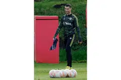 BERPINDAH ATAU TIDAK?: Meskipun dikaitkan dengan Napoli, pengarah kelab Italy itu berkata pihaknya tidak akan dapatkan sebarang pemain semasa tempoh pemindahan Januari ini dibuka. - Foto REUTERS
