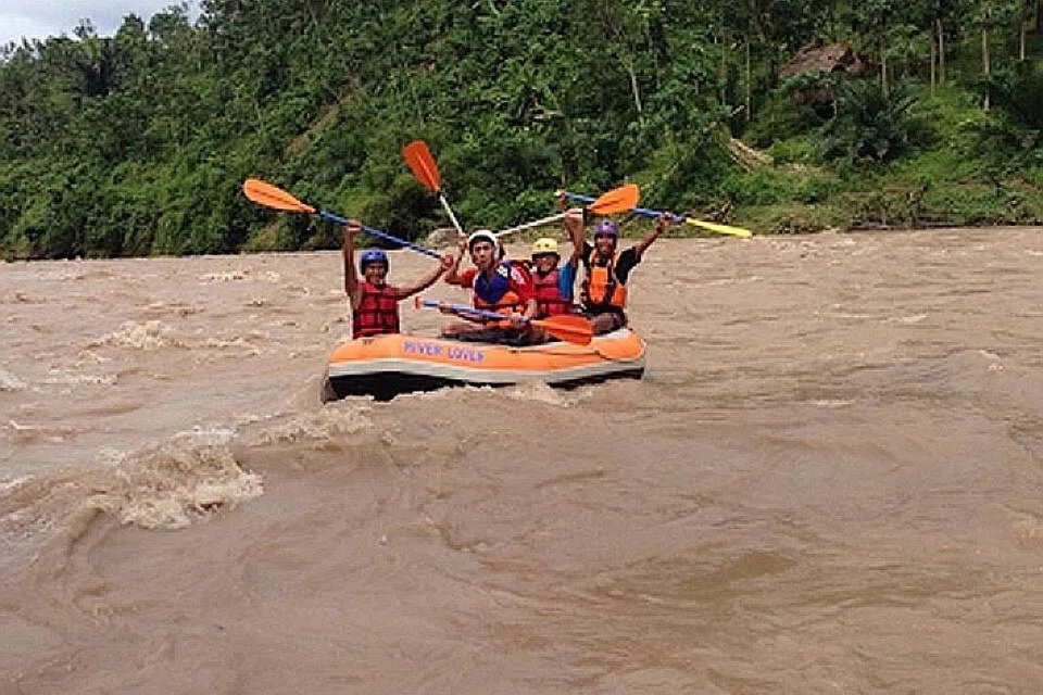 PENGALAMAN DI SUNGAI WAMPU: Salah satu dari bot kami di Sungai Wampu. Pada hujung 2015, penulis membawa keluarganya ke Sungai Wampu, yang jeramnya mencapai tahap 4.0 hingga 4.5. 