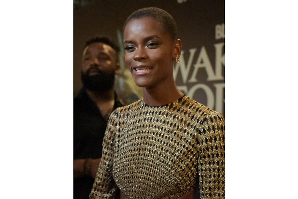 DILANDA KEMALANGAN: "Apabila selesai penggambaran, saya menangis persis seorang bayi. Sampai ke hari ini, saya masih berusaha pulih daripada pengalaman mengerikan cedera di set penggambaran sehingga patah tulang bahu saya dan kepala saya pula terhentak. Saya trauma memikirkan kemalangan dalam babak kejar mengejar di pelantar yang boleh dipandu untuk merakam wajah kami dari dekat. Motosikal yang saya tunggang tersepit pada pelantar itu lantas menyebabkan saya hilang imbangan dan terjatuh." - Pelakon Black Panther: Wakanda Forever, Letitia Wright, 29 tahun, yang membawa watak Shuri