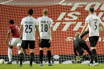 PENJAMIN: Anthony Martial menyelamatkan Manchester United dengan menjaringkan gol kemenangan pada penghujung perlawanan, menjamin kemenangan agregat 7-1 ke atas LASK dan tempat di suku akhir Liga Europa. - Foto EPA-EFE