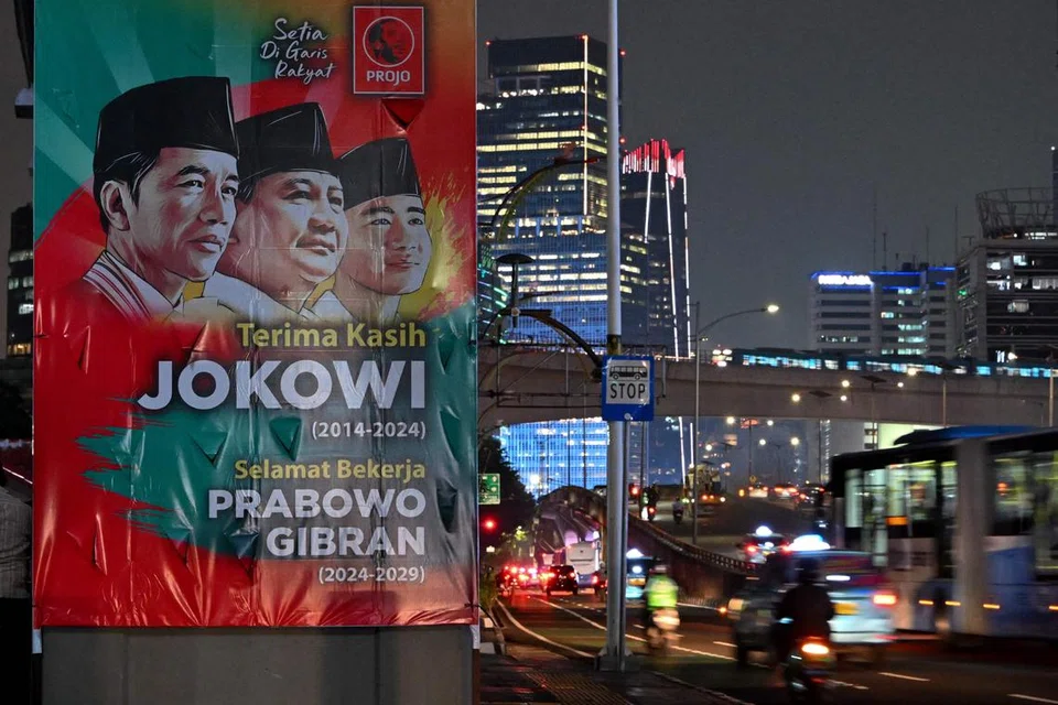 Sepanduk dipasang di Jakarta pada 17 Oktober mengucapkan terima kasih kepada Presiden Joko ‘Jokowi’ Widodo dan mengucapkan tahniah kepada Presiden terpilih Indonesia Encik Prabowo Subianto dan Naib Presiden Encik Gibran Rakabuming Raka menjelang acara angkat sumpah pada 20 Oktober. 