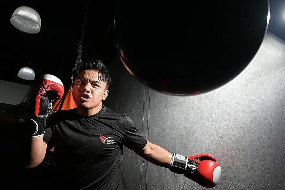 GHAIRAH KEMBALI DI PENTAS DUNIA: Nazri (gambar atas) dan Loh akan bersaing di di Kejohanan Dunia Tinju Tendang Senior dan Master WAKO 2021 di Jesolo Lido, Italy, pada 15 hingga 24 Oktober ini. - Foto BH oleh NG SOR LUAN