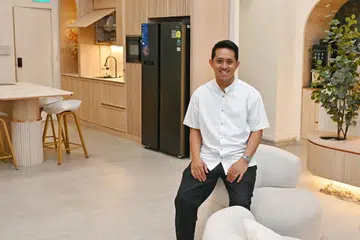 Encik Surean Sareman, mula berminat dalam bidang pertukangan sejak di sekolah menengah, dengan dorongan guru Rekaan dan Teknologi. 