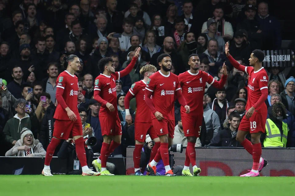 KEPUTUSAN MEMUASKAN: Pemain Liverpool  meraikan gol Luis Diaz yang cukup untuk melayakkan mereka ke peringkat akhir Piala Carabao walaupun hanya seri dalam perlawanan mereka menentang Fulham.