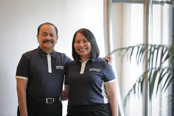 BAPA JADI INSPIRASI: Superintenden Norliza Hussin (kanan) mengikut jejak bapanya Encik Hussin Abu (kiri), seorang pegawai polis bersara, untuk berkhidmat dalam Pasukan Polis Singapura. - Foto BH oleh ONG WEE JIN
