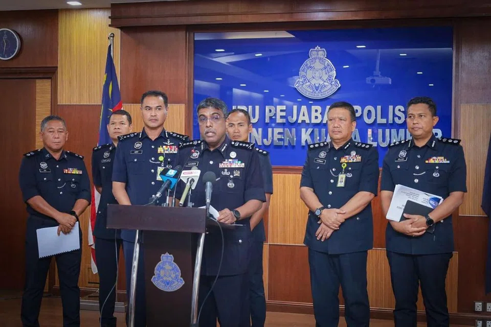 INDEKS TURUN: Ketua Polis Kuala Lumpur, Datuk Allaudeen Abdul Majid (tengah) memuji pegawai dan anggotanya yang bekerja keras memastikan kadar jenayah di ibu kota itu terkawal dan semakin rendah.