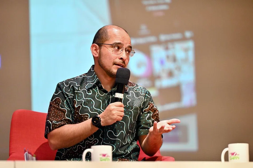 Dr Syed Harun berkata bahasa Melayu juga perlu mengikut arus kemodenan supaya terus kekal relevan untuk generasi akan datang.