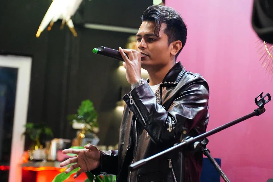 Sebagai penyanyi tempatan bergerak bebas, Eddy Sophian terima cabaran dengan lapang dada untuk menempa nama dalam industri muzik dan hiburan di Singapura.
