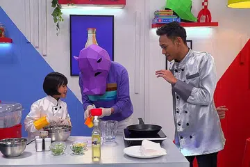 PERTANDINGAN MEMASAK: Tonton 26 cef kanak-kanak mempamerkan kemahiran mereka memasak dalam rancangan Melayu, Ai, Ai, Cef!, di saluran Suria setiap Jumaat pada 8.30 malam. - Foto MEDIACORP