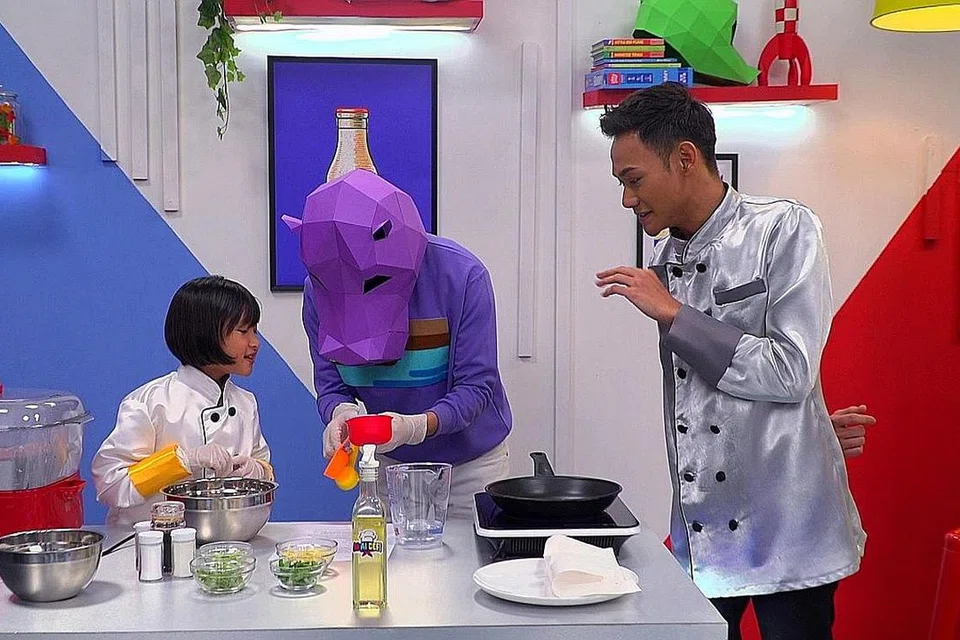 PERTANDINGAN MEMASAK: Tonton 26 cef kanak-kanak mempamerkan kemahiran mereka memasak dalam rancangan Melayu, Ai, Ai, Cef!, di saluran Suria setiap Jumaat pada 8.30 malam. - Foto MEDIACORP
