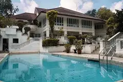 DIJUAL UNTUK DAPATKAN BALIK HUTANG: Banglo di Bukit Timah milik pengasas firma dagangan minyak Hin Leong Trading, Lim Oon Kuin, dijual pada harga hampir $26.5 juta. 
