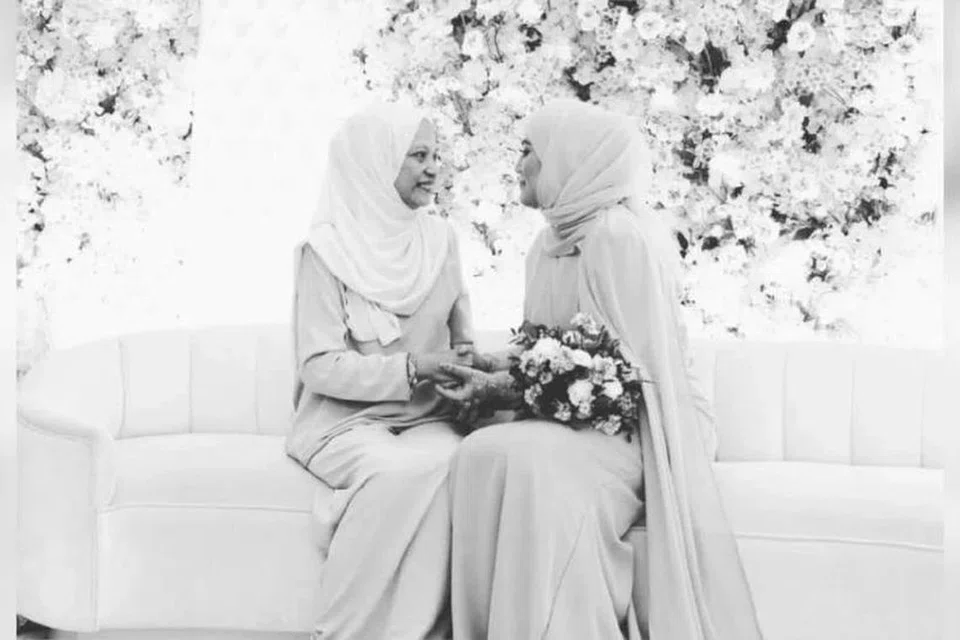 PEMERGIAN YANG DITANGISI: Shila Amzah (kanan) menganggap arwah bakal ibu mentuanya, Allahyarhamha Rohani Jamil, sebagai insan yang baik dan memahami.