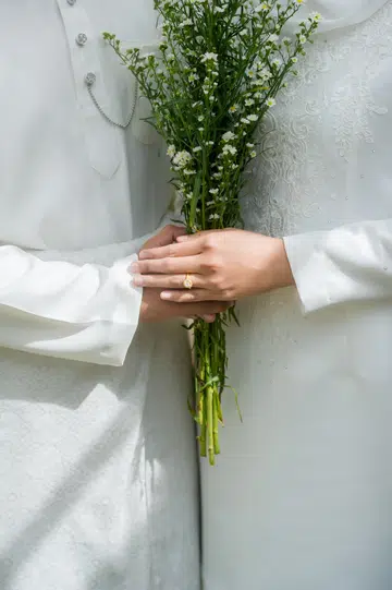 Kemajuan masyarakat banyak bergantung kepada kejayaan keluarga. Ia bermula dengan pasangan suami isteri berdaya tahan, yang melahirkan anak yang berperibadi mulia. 