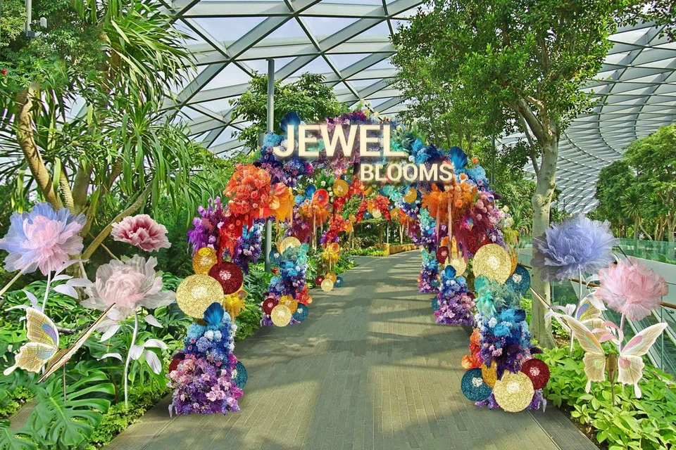 Taman tertutup di tingkat tertinggi Jewel, Taman Canopy, berubah menjadi pameran bunga ‘Jewel Blooms: What A Feelin5’ dari 24 Mei hingga 11 Ogos.