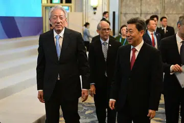 Forum Tadbir Urus Sosial (SGF) Singapura-China Keempat di Hotel Shangri-La pada 19 Jun dipengerusikan bersama oleh Menteri Kanan, Encik Teo Chee Hean (kiri), dan Anggota Biro Politik Parti Komunis China (CPC) yang juga Setiausaha Jawatankuasa Pusat Suruhanjaya Hal Ehwal Politik dan Undang-Undang (PLAC) CPC, Encik Chen Wenqing (kanan). Turut hadir dan menyampaikan ucapan semasa forum tersebut ialah Menteri Pembangunan Sosial dan Keluarga, Encik Masagos Zulkifli Masagos Mohamad (tengah).