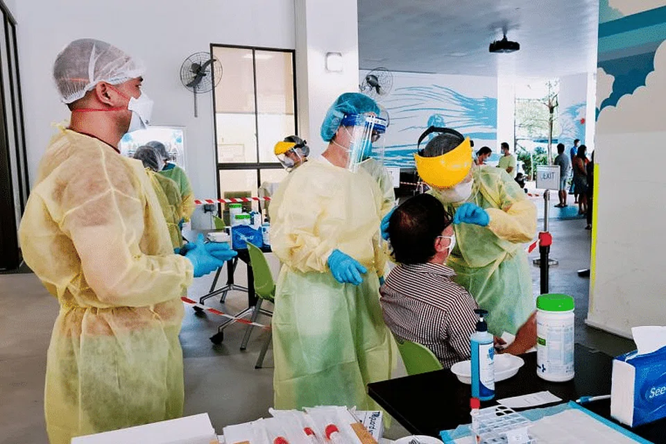 Kakitangan dalam khidmat jagaan warga tua akan diuji secara bertahap pada Jun ini. - Foto NATIONAL UNIVERSITY HEALTH SYSTEM