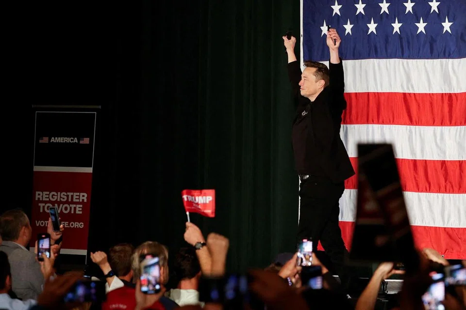 Ketua Pegawai Eksekutif Tesla, Encik Elon Musk, yang menyokong calon presiden Republican, Encik Donald Trump, berjanji memberi AS1 juta sehari sehingga pilihan raya presiden pada 5 November.