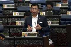 USAHA BAWA PULANG: Timbalan Menteri Luar Malaysia, Datuk Mohamad Alamin menjelaskan kerajaan sedang berusaha membawa pulang mangsa penipuan sindiket pekerjaan di luar negara terutama yang berdaftar dengan kementerian itu.