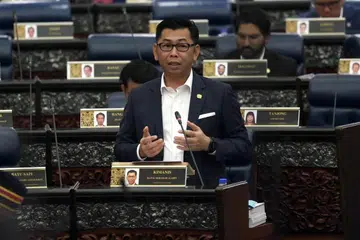 USAHA BAWA PULANG: Timbalan Menteri Luar Malaysia, Datuk Mohamad Alamin menjelaskan kerajaan sedang berusaha membawa pulang mangsa penipuan sindiket pekerjaan di luar negara terutama yang berdaftar dengan kementerian itu.