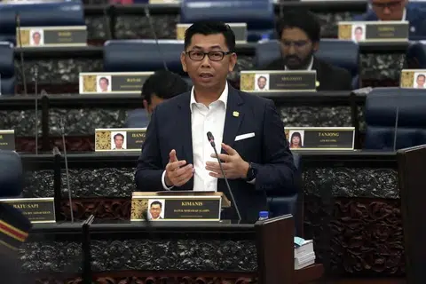 USAHA BAWA PULANG: Timbalan Menteri Luar Malaysia, Datuk Mohamad Alamin menjelaskan kerajaan sedang berusaha membawa pulang mangsa penipuan sindiket pekerjaan di luar negara terutama yang berdaftar dengan kementerian itu.