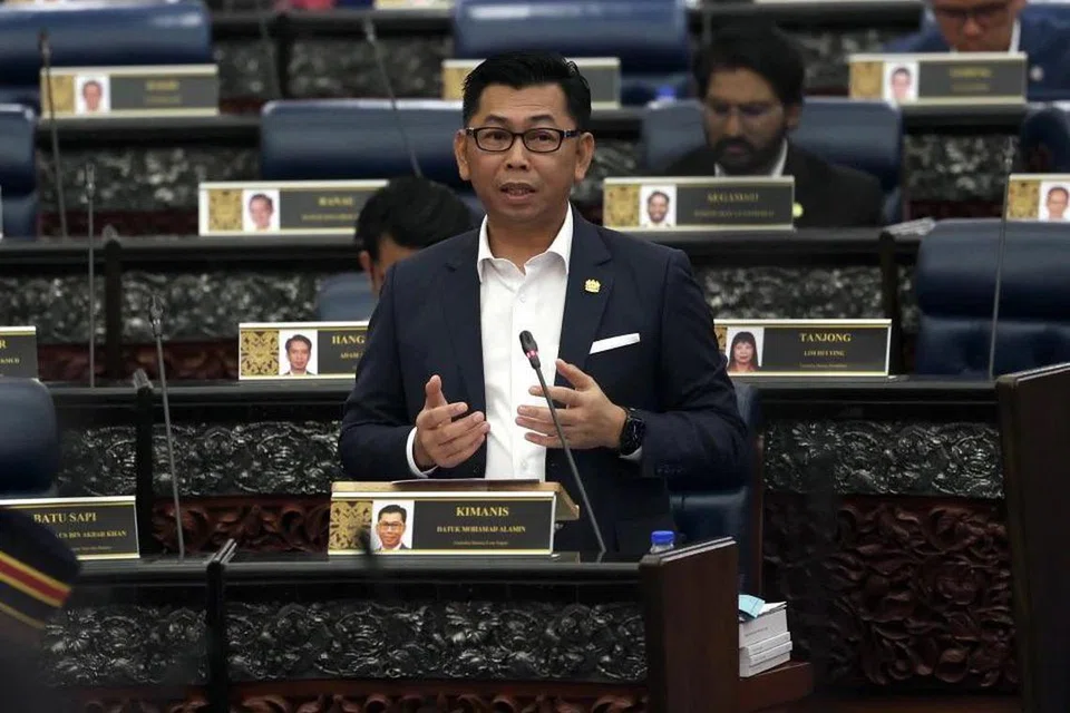 USAHA BAWA PULANG: Timbalan Menteri Luar Malaysia, Datuk Mohamad Alamin menjelaskan kerajaan sedang berusaha membawa pulang mangsa penipuan sindiket pekerjaan di luar negara terutama yang berdaftar dengan kementerian itu.