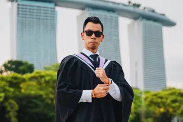 Encik Muhammad Rizal Rashid lulus dari Universiti RMIT dan meraih Ijazah Sarjana Muda dalam jurusan Pemasaran Perniagaan pada 2021.