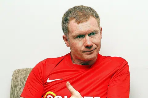 MAMPU MENGUBAH RENTAK PERMAINAN: Bekas pemain midfield England dan Manchester United, Paul Scholes, masih digeruni dan berupaya mengubah rentak permainan pasukannya. - Foto THE STRAITS TIMES
