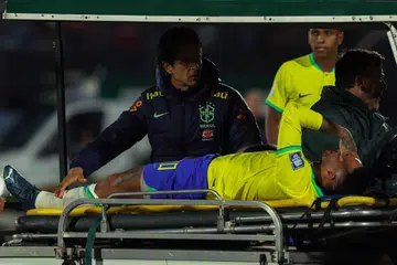 CEDERA LUTUT: Neymar, yang mengalami kecederaan ligamen dan meniskus di lutut kirinya, kini berada dalam keadaan “sangat baik” selepas menjalani pembedahan.
