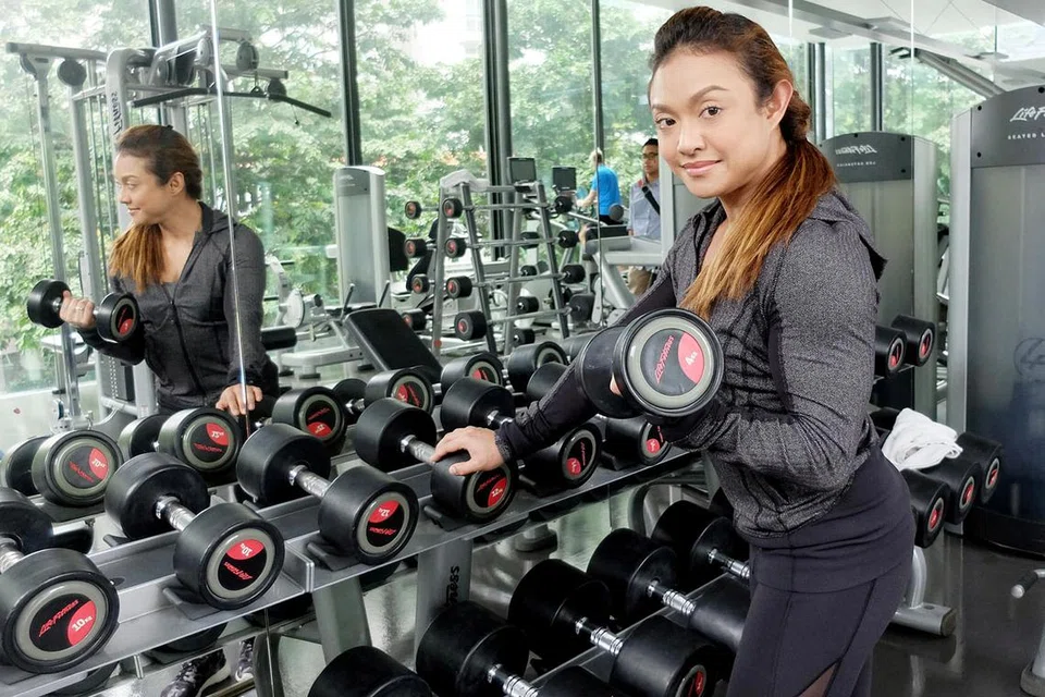 PENUHI KEPERLUAN DIRI DAN KELUARGA: Cik Filza Dorah Sim mengalu-alukan penekanan yang diberikan pemerintah bagi menambah sokongan kepada pekerja bebas, seperti yang dibentangkan oleh Kementerian Tenaga Manusia (MOM) di Parlimen, semalam. - Foto JOHARI RAHMAT