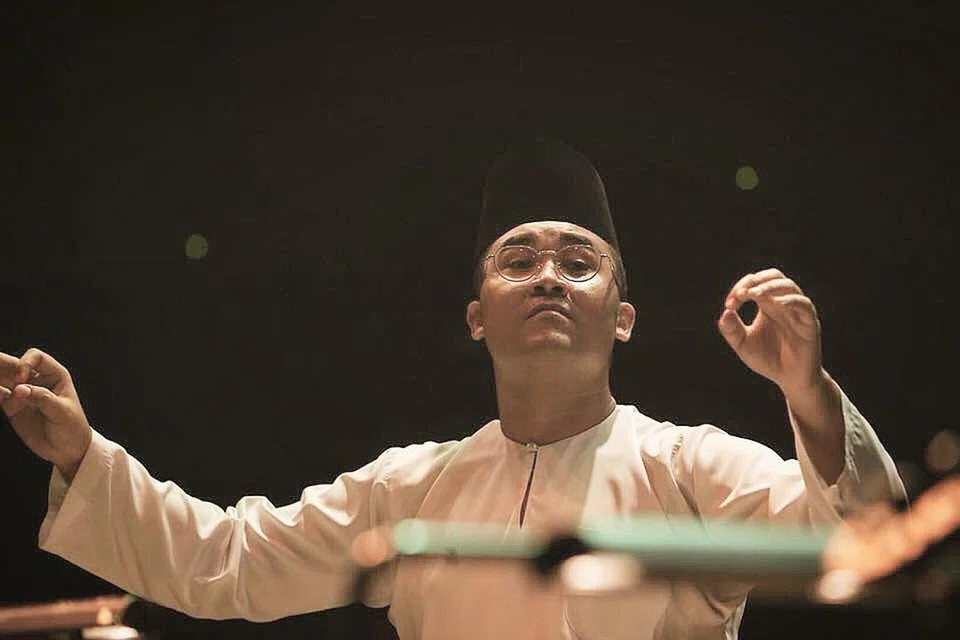 Encik Muhammad Firdaus Mohamad, yang lebih dikenali sebagai Megat, menerima Biasiswa Seni Majlis Seni Kebangsaan (NAC) bagi pengajian Sarjana Seni Halus dalam Pengarahan Klasik, Studio, Kontemporari dan Teknologi Rakaman Berkaitan di Akademi Seni Halus Eropah (Bulgaria). 