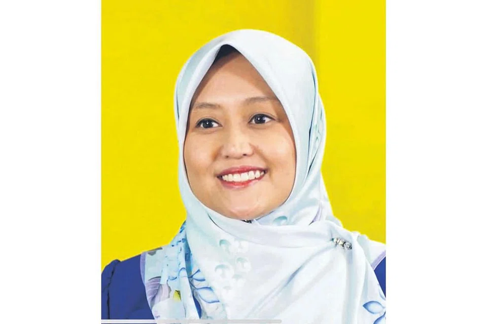 Setiausaha Parlimen (Kesihatan merangkap Perhubungan dan Penerangan), Cik Rahayu Mahzam.