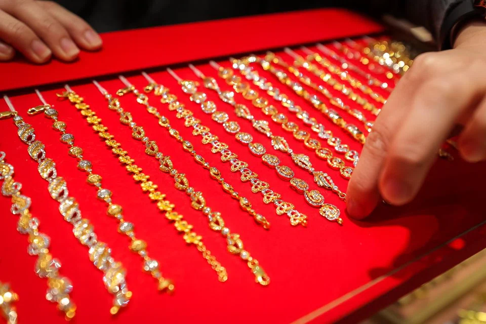 gold, fashion, gen z, millennials