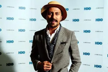 TERLALU GHAIRAH DAN GEMBIRA: Pelakon, penerbit dan pengarah popular dari Malaysia, Bront Palarae, mendapat peranan dalam satu siri asli HBO Asia berbahasa Inggeris sepenuhnya, 'Halfworlds', yang akan disiarkan di saluran HBO Asia pada hujung tahun ini. - Foto HBO ASIA