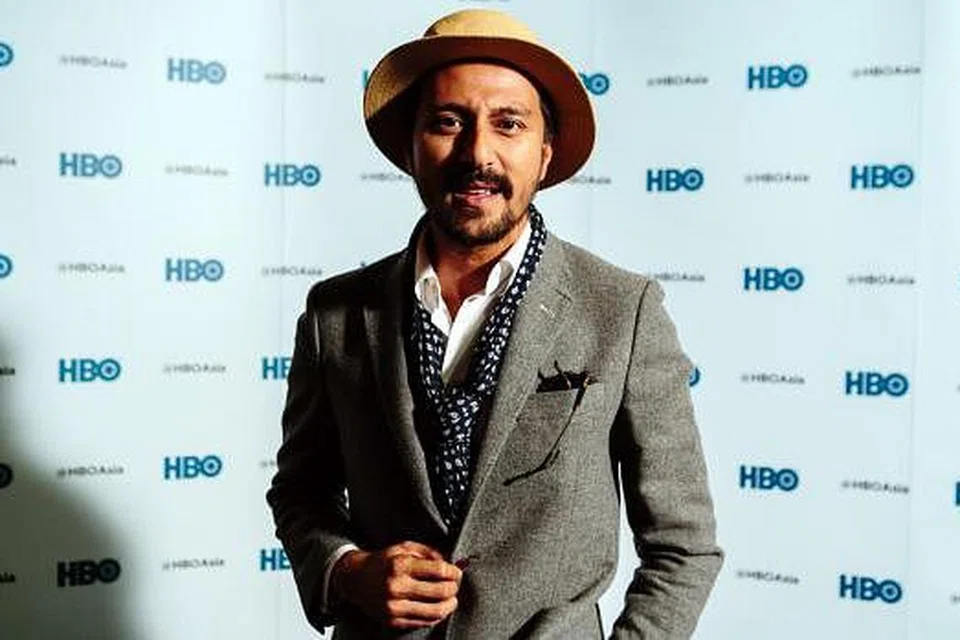 TERLALU GHAIRAH DAN GEMBIRA: Pelakon, penerbit dan pengarah popular dari Malaysia, Bront Palarae, mendapat peranan dalam satu siri asli HBO Asia berbahasa Inggeris sepenuhnya, 'Halfworlds', yang akan disiarkan di saluran HBO Asia pada hujung tahun ini. - Foto HBO ASIA