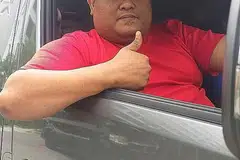 KURANGKAN BEBAN: Encik Ridzuan merupakan antara 155,000 isi rumah HDB dengan lima atau lebih anggota keluarga yang akan menerima rebat dua kali ganda daripada jumlah asal bulan ini bagi bil api air menerusi skim GSTV-U-Save. - Foto ihsan RIDZUAN RAMAN