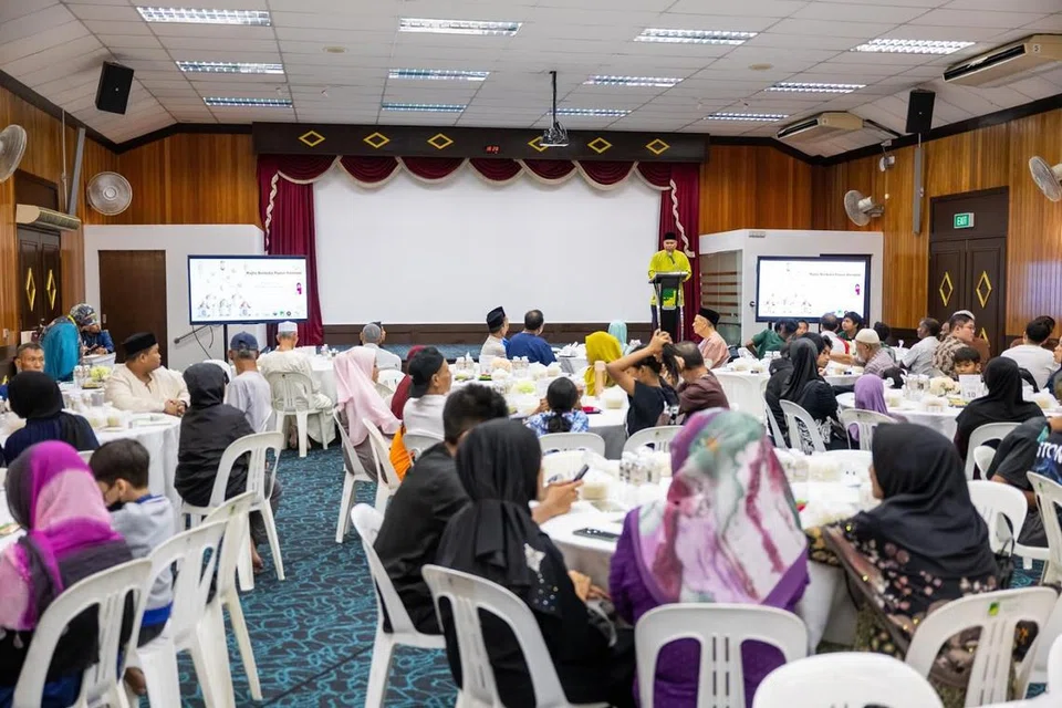Majlis Berbuka Puasa Harmoni anjuran Masjid Ar-Raudhah dengan kerjasama beberapa badan akar umbi dan dihadiri 250 tetamu. Acara ini diadakan pada 24 Mac lalu. 