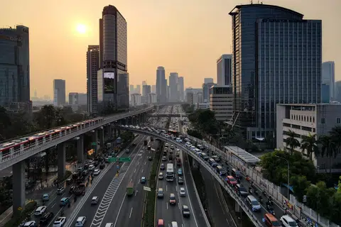 RANGSANG EKONOMI: Indonesia sedang memperkenalkan skim visa emas untuk menarik pelabur korporat dan individu asing.