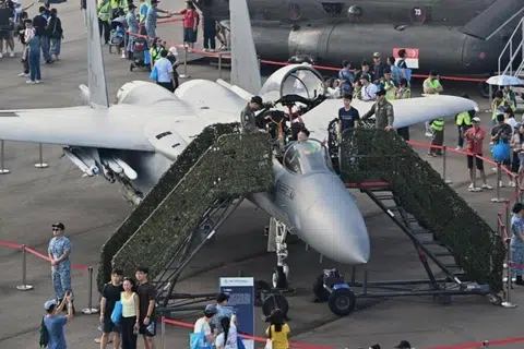 Pameran statik RSAF di darat dalam Pertunjukan Udara Singapura 2026 .
