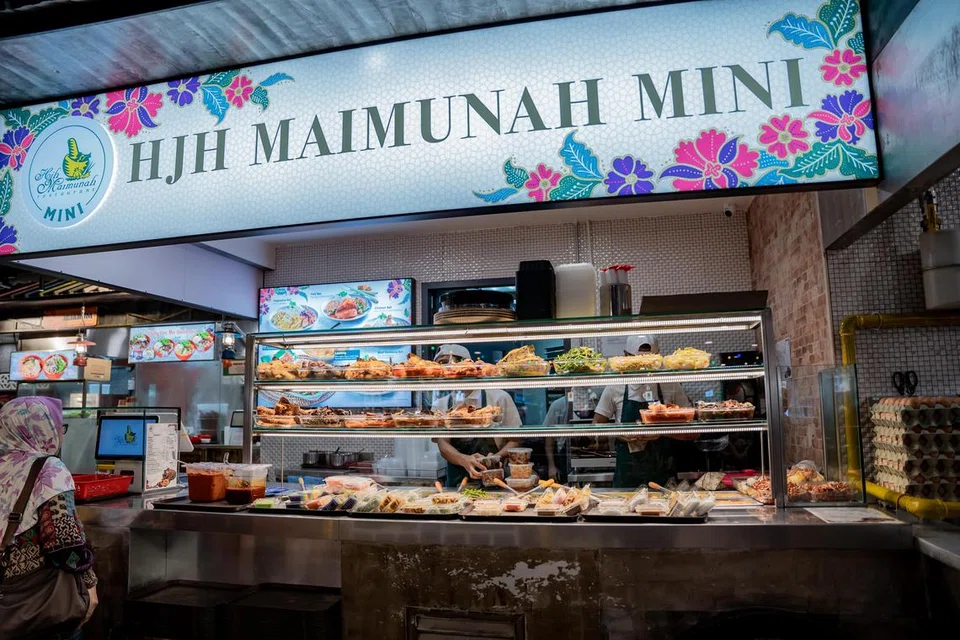 CAWANGAN MINI DIPERLUAS : Selepas pembukaan cawangan mini kelima di pusat makanan Boleh Boleh! yang terletak di Clementi Mall, Restoran Hajah Maimunah akan buka satu lagi cawangan di kawasan barat Westgate bulan depan. 