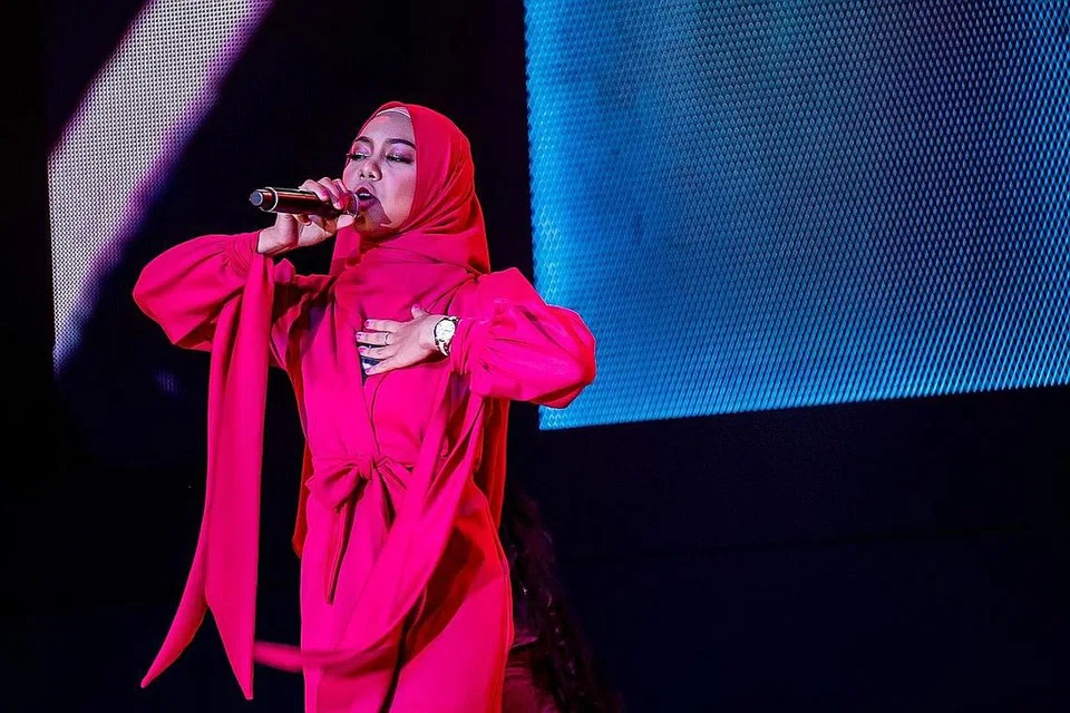 TENAGA BINTANG REMAJA: Sarah Suhairi menyifatkan rezeki menjuarai peraduan realiti Big Stage sebagai pembuka pintu bagi pelbagai peluang lain termasuk menjayakan acara di Singapura, Muzika Ekstravaganza. - Foto BH oleh NUR DIYANA TAHA