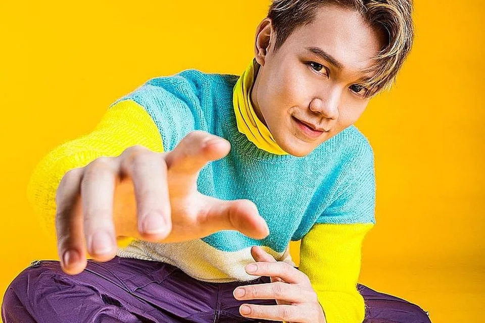JAUH PERJALANAN, LUAS PEMANDANGAN: Meer Nash pernah menghabiskan masa di China ketika terlibat dalam industri pop Mandarin dan kini berminat memasyarakatkan irama K-Pop dalam lagu Melayu. - Foto UNIVERSAL MUSIC