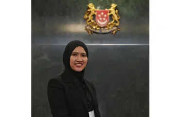 TERAJUI MAHKAMAH SYARIAH: Cik Guy Ghazali merupakan wanita pertama yang dilantik menjadi Presiden Kanan Mahkamah Syariah selepas Ustaz Alfian Yasrif Kuchit mengundurkan diri daripada jawatan itu selepas 30 September lalu. Cik Guy juga pegawai khidmat perundangan di Perkhidmatan Perundangan Singapura, dan merupakan Hakim Daerah serta Penolong Pendaftar di Mahkamah Keadilan Keluarga hingga 31 Julai lalu. - Foto BM oleh KHALID BABA
