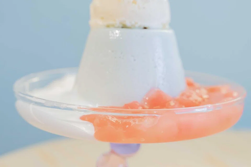 Hidangan puding dan ‘gelato’, ‘My First Crush’, berharga $16. 