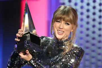 TAYLOR SWIFT: Penyanyi pop berusia 28 tahun ini kini berkarya di bawah label baru Republic Records dan Universal Music Group (UMG). - Foto AFP