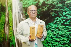 Penerima Anugerah Wartawan Terbaik, Encik Nizam Ismail turut menerima Anugerah Laporan Terbaik bagi Anugerah Tahunan Kumpulan Media Inggeris, Melayu dan Tamil (EMTM) SPH Media Trust 2025.