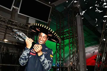 Daniel Ricciardo merai kejayaannya menduduki tempat ketiga Grand Prix Mexico di litar Autodromo Hermanos Rodriguez pada Ahad (30 Okt), selepas Sebastian Vettel dikenakan penalti 10 saat, sekali gus turun daripada tempat ketiga ke tempat kelima. 