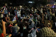 Konvensyen Nasional Demokrat berhadapan bantahan pro-Palestin yang diadakan setiap hari di Chicago. Berpuluh-puluh tangkapan dibuat sepanjang minggu.