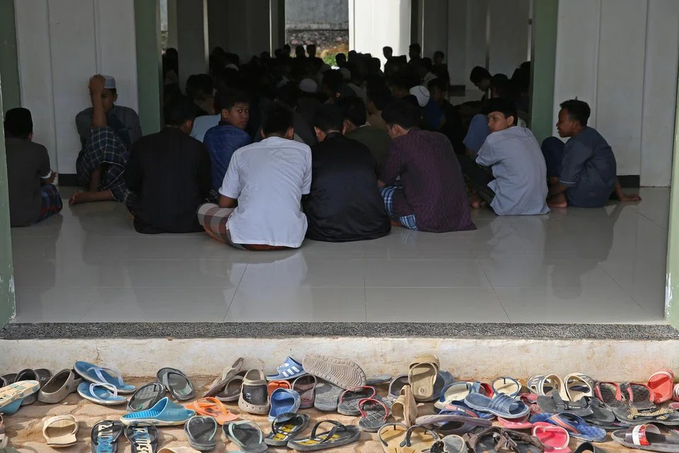 Kementerian Agama Indonesia telah mengeluarkan peraturan bagi mencegah keganasan di pondok-pondok pesantren.
